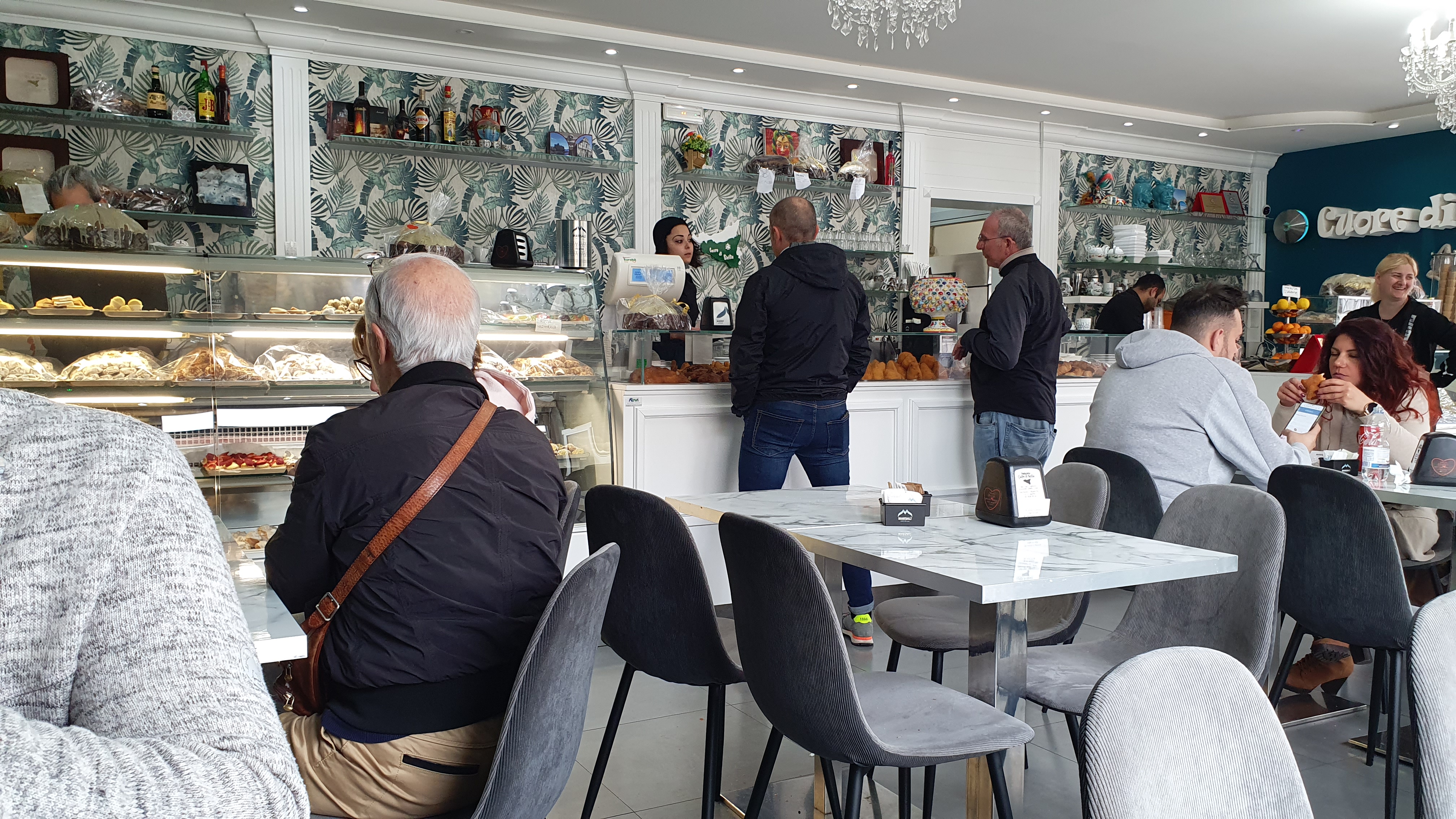 Al bar